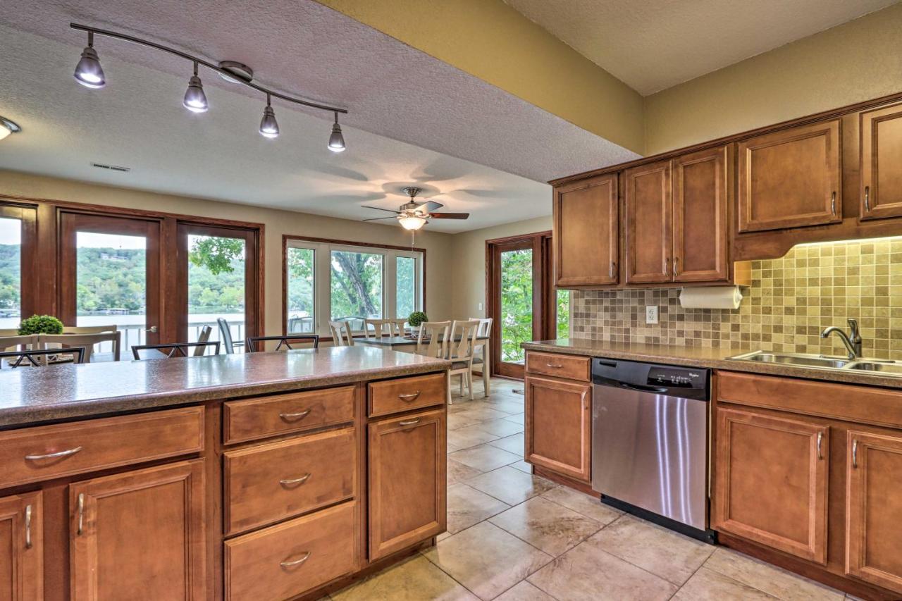 Ideally Located Waterfront Home With Private Dock! Camdenton Exterior photo