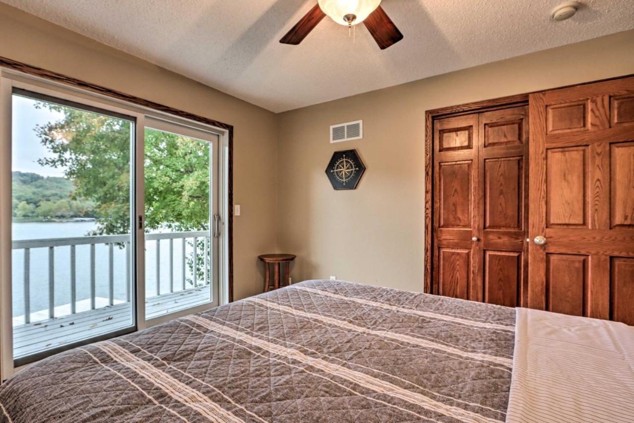 Ideally Located Waterfront Home With Private Dock! Camdenton Exterior photo